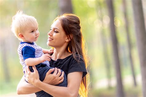 mutter und sohn nackt|Sohn begehrt seine Mutter